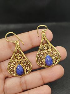 Boucles d'oreilles pendantes en laiton plaqué, faites à la main, de haute qualité, avec pierre précieuse améthyste – Grande Vente - Product Image 2
