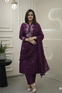 Ensemble 3 pièces ethnique pour femme : Kurti, pantalon et dupatta en rayonne slub avec broderie et travail de codage – Salwar Kameez, tenue traditionnelle pour femme - Product Image 3