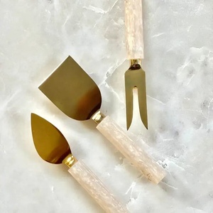 Juego de cuchillos para queso hechos a mano con mango de resina, rebanador de queso de acero inoxidable, cuchillos para servir, aptos para lavavajillas y microondas, utensilios de cocina - Product Image 3