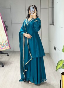 Ensemble Kurti et Palazzo brodés de qualité supérieure avec dupatta assorti, tenue traditionnelle indienne pour femmes, disponible à la vente - Product Image 5