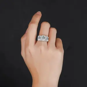 Bague de fiançailles élégante en moissanite émeraude radiante 4 carats S925 pour femmes - Product Image 4