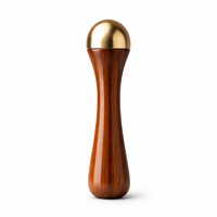 Bâtonnet Kansa artisanal Bela avec manche en bois, dôme en acier inoxydable poli et gravé, outil de massage facial ayurvédique