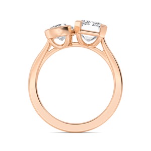 Anillo de Compromiso con Diamante Radiante Cultivado en Laboratorio de 1.44 CTW en Oro Rosa de 10K con Formas de Esmeralda y Pera - Product Image 2