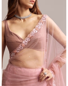 Sari rose KV en tissu filet orné de perles et de sequins, avec blouse non cousue - Product Image 2