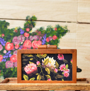 Bolso de mano floral premium de madera de mango con marco de madera, interior de tela estampada, forro de terciopelo y correa de hombro. - Product Image 2