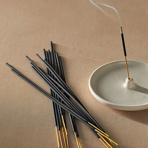 Bâtons d'encens noirs multi-usages du Vietnam 8' et 9', encens brut non parfumé pour la prière, la méditation et la diffusion de parfum - Fournisseur en gros - Product Image 1