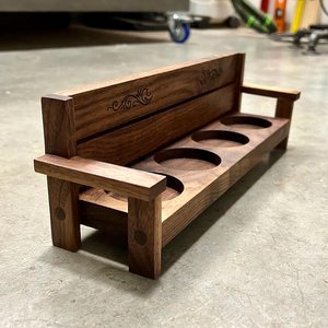 Tabla de madera de acacia con múltiples soportes para vasos de chupito, ideal para degustaciones y celebraciones. El mejor trabajo artesanal para servir. - Product Image 6