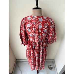 Vestido midi bohemio rojo con estampado floral a mano, cuello con lazo, mangas abullonadas y volantes, vestido casual de verano tejido para mujer. - Product Image 5