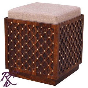Tabouret traditionnel artisanal en laiton Jali avec incrustations en laiton |   Meubles en bois indiens en gros, bordeaux/noir, 35x35x45 cm - Product Image 3