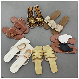 Pantoufles pour femmes de luxe, assortiment de marques variées, styles divers, livraison aléatoire, pantoufles et claquettes de styles mixtes expédiés aléatoirement - Product Image 3