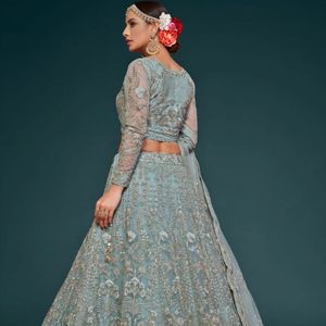 Lehenga Choli de Diseño Premium para Mujer en Azul Cielo, con Red Suave, Hilo Zari Badla y Bordado con Hilo Brillante Dori. - Product Image 3