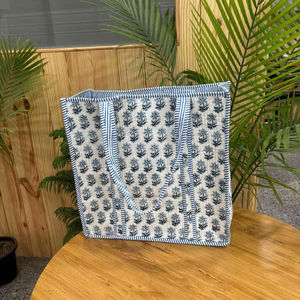 Bolso tote acolchado de algodón con estampado de bloques, bolso tote grande para mujer, elegante bolso tote de hombro para el mercado, bolso de playa ligero, bolso tote con estampado floral - Product Image 1