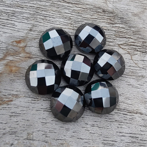 Pierre précieuse naturelle hématite AAA+ taillée en losange, ronde, calibrée, à dos plat, pour la fabrication de bijoux - Product Image 4