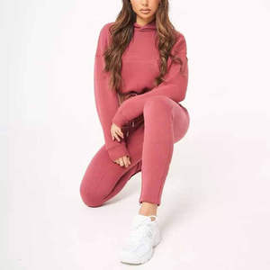 Ensemble de sport décontracté 2 pièces pour femme : crop top imprimé et sweat à capuche - Product Image 4