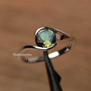 Bague Sultanite Vintage à Couleur Changeante - Bague en Argent 925 Sertie de Pierres Précieuses pour Mariage et Soirée - Product Image 2
