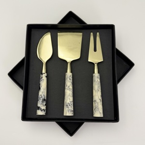 Ensemble de couteaux à fromage artisanaux en acier inoxydable avec manche en résine finition or, pour la table de petit-déjeuner - Product Image 2