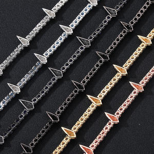 Bracelet religieux en diamants plaqué or 18 carats, design croix, diamants naturels taille brillant ronde couleur G, bijoux unisexe à vendre - Product Image 4