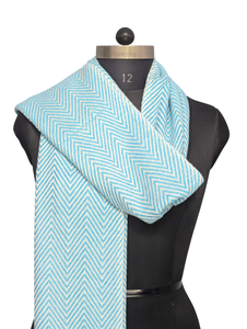 Bufanda Premium Azul Claro con Diseño en Zigzag para Mujer, 28x80 Pulgadas, Hecha a Mano con Lana y Acrílico, Chal de Fibra Suave y Cómodo de Alta Calidad - Product Image 3
