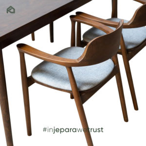 Ensemble table et 4 chaises de salle à manger en teck massif moderne, pour usage domestique et professionnel, fabriqué en Indonésie - Hiro - Product Image 5