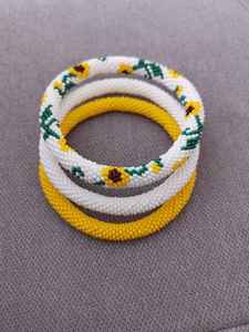 กำไลข้อมือถักโครเชต์ประดับลูกปัดแก้วสีขาวครีมทอง งานถักเชือกแบบท่อ สำหรับผู้หญิง สวมใส่ในงานแต่งงาน งานปาร์ตี้ - Product Image 6