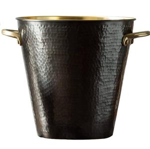 Seau à glace en métal noir avec revêtement poudré, design martelé, grand format, pour la décoration de la maison et des bars. - Product Image 1