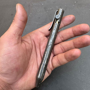 Bolígrafo de Escritura de Lujo con Patrón Damasco, Hecho a Mano, de Metal, para Profesionales Ejecutivos y Regalos Promocionales - Product Image 2