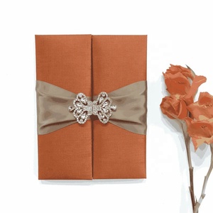 Invitación de Boda de Lujo con Diseño de Seda en Color Naranja Quemado, Cinta de Satén Bronce, Hebilla de Cristal en Oro Rosa, Bolsillo y Caja de Regalo - Product Image 1