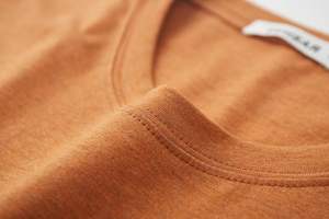 Camiseta Unisex Vintage Lisa, 100% Algodón, Tejido de Punto, 180g, Diseño en Blanco, Logotipo Personalizado, Manga Corta, Corte Regular, Cuello Redondo - Product Image 4