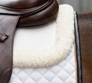Manta de Montar Premium para Salto y Doma, Acolchada de Algodón, Cómoda, Antideslizante, Tamaño Full-Cob, Marca HMGLOBAL, con Borde de Espuma de 18mm - Product Image 2