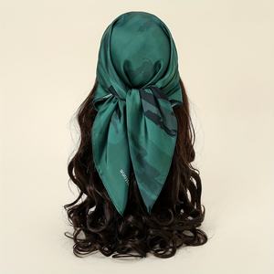 Bandana foulard en satin de soie personnalisé, imprimé par sublimation, anti-poussière, avec logo, pour femmes, pour événements. - Product Image 2