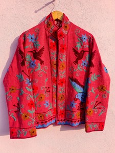 Manteau TNT brodé Suzani aux motifs inspirés du patrimoine, touche d'art vibrante, veste d'hiver, cadeaux pour les fêtes, robe kimono - Product Image 1