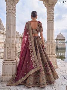 Rivaayat House presenta el Lehenga Choli de novia de diseñador Empire Silhouette, largo hasta el suelo, estampado, 100% seda, transpirable y con bordados elaborados. - Product Image 4