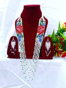 Ensemble de colliers élégants en perles de verre avec un design de perles colorées pour les collections de bijoux de mode en vente au détail - Product Image 4