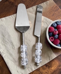 Ensemble de couteaux à gâteau en acier inoxydable de qualité supérieure plaqué or avec manches ornés de perles de cristal, élégants pour servir des desserts de mariage - Product Image 3