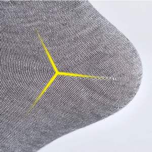 Calcetines deportivos de algodón transpirable de alta calidad para hombre, con logotipo y diseño personalizados para yoga y uso diario. - Product Image 6