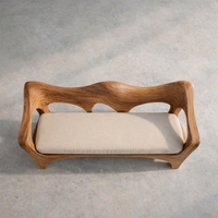 Banc en bois massif fait main avec dossier sculptural pour salon, marque Luxali, design moderne, écologique, durable, rembourré en éponge et laine