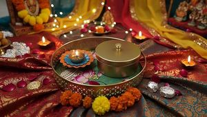 Bandejas y tarros de cuerno hechos a mano con motivos de animales tradicionales Pichwai, con estampado de plata alemana, tacto real, decoración del hogar, boda india, venta al por mayor - Product Image 3