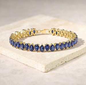 Pulsera con Dije de Zafiro Azul Corte Pera Cultivado en Laboratorio, en Plata de Ley Chapada en Oro, Joyería de Lujo con Gema Elegante para Mujer - Product Image 2