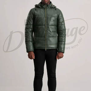 เสื้อแจ็คเก็ตหนังบุใยสังเคราะห์สีเขียวป่าสำหรับผู้ชาย มีฮู้ดถอดได้ บุผ้านวม อุ่นสบาย เหมาะสำหรับฤดูหนาว สวมใส่กลางแจ้ง สไตล์ลำลอง แฟชั่น เสื้อแจ็คเก็ตนักขี่มอเตอร์ไซค์ - Product Image 4