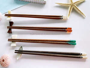 Baguettes en bois lisses finies à la main avec rainures antidérapantes, vaisselle durable pour la maison et les cuisines professionnelles - Product Image 5