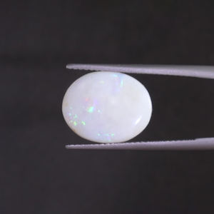 Ópalo Natural Blanco, Gema Suelta de 4.17 Quilates, Corte Ovalado 14x11.5mm, Certificado IGI, Tallado a Mano, Pulido, para Joyería Fina - Product Image 1