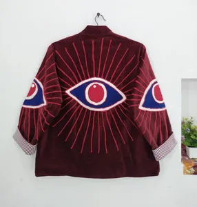Veste en velours premium rouge bordeaux ornée d'un œil maléfique, vêtement d'extérieur féminin de mode contemporaine - Product Image 2