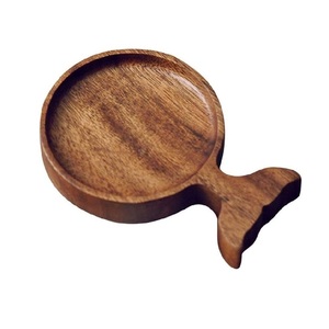 Plateau en bois haut de gamme pour service de table, conçu pour une présentation distinctive et une commodité de repas fonctionnelle - Product Image 1