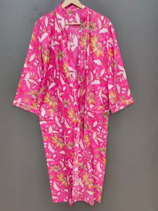 Bata Larga para Mujer con Estampado Floral Rosa, Ecológica, Cuello en V, Manga Tres Cuartos, Tela de Algodón Suave, Informal, para Verano - Product Image 4
