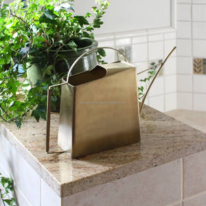 Regadera de chapa pulida personalizada hecha a mano, diseño único para riego de plantas fabricada en India, exportador bajo - Product Image 2