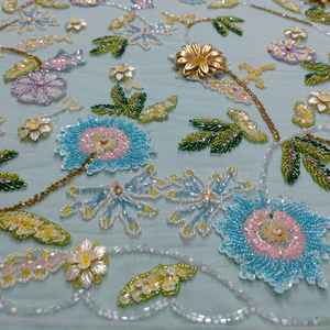 Tissu en dentelle de luxe brodé à la main avec des cristaux pour robe de mariée et robe de soirée, maille brodée lourde, fabricant en gros - Product Image 4