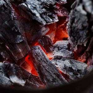 Charbon de tamarin de qualité supérieure, écologique, pour griller la viande, offrant une flamme longue durée. - Product Image 3