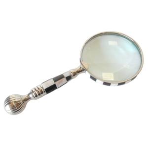Loupe de poche de qualité supérieure avec poignée en imitation os et cadre métallique finition argentée pour la lecture de livres, journaux et cartes - Product Image 4