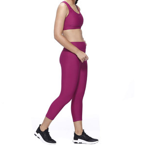 Ensemble de yoga confortable pour femme, de fabrication de qualité, couleur unie, avec étiquette privée, comprenant un soutien-gorge et un legging ajustés. - Product Image 2