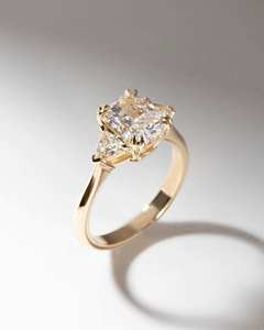Anillo de Compromiso con Diamante Cultivado en Laboratorio, Corte Radiante, Oro Amarillo de 14K, Anillo de Promesa Solitario de Tres Piedras para Mujer, Joyería de Boda - Product Image 3
